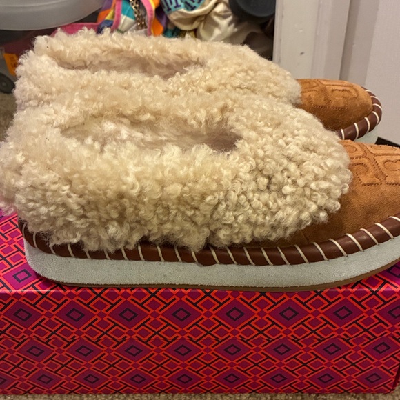 Tory Burch Brown and Cream Shearling Slippers size 7.5 - Picture 6 of 7